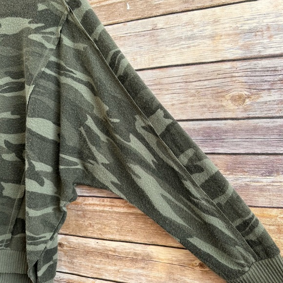 Sweet Romeo Camo Skull Soft Pullover Lightweight Sweatshirt Top Size Small NWOT - Picture 4 of 6